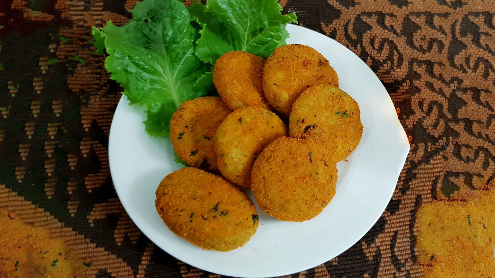 মুরগির মাংস দিয়ে আলুর চপ