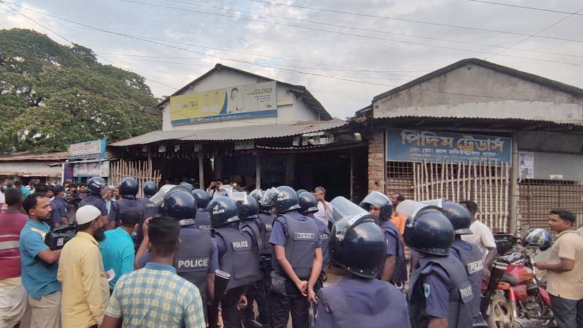 রাজশাহীর ৪ গুদামে ৯২ হাজার ৬১৬ লিটার সয়াবিন ও পাম তেল