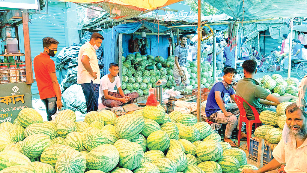 ওজনে তরমুজ বিক্রি ঠকছেন ক্রেতারা