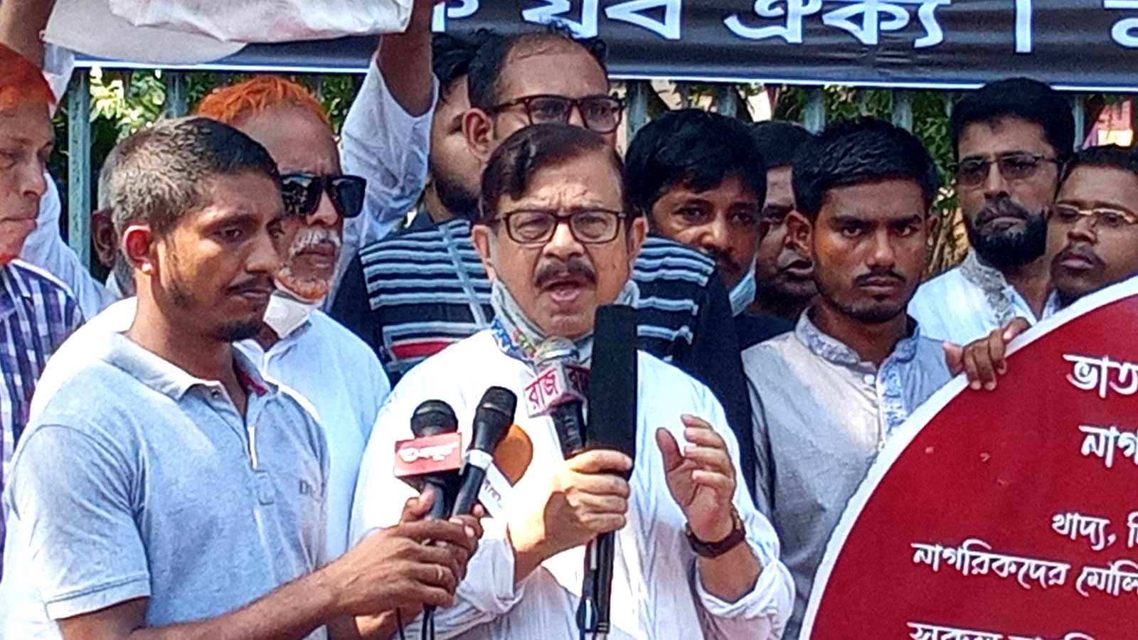 সরকারই কুমিল্লায় সাম্প্রদায়িক ঘটনা ঘটিয়েছে: মান্না