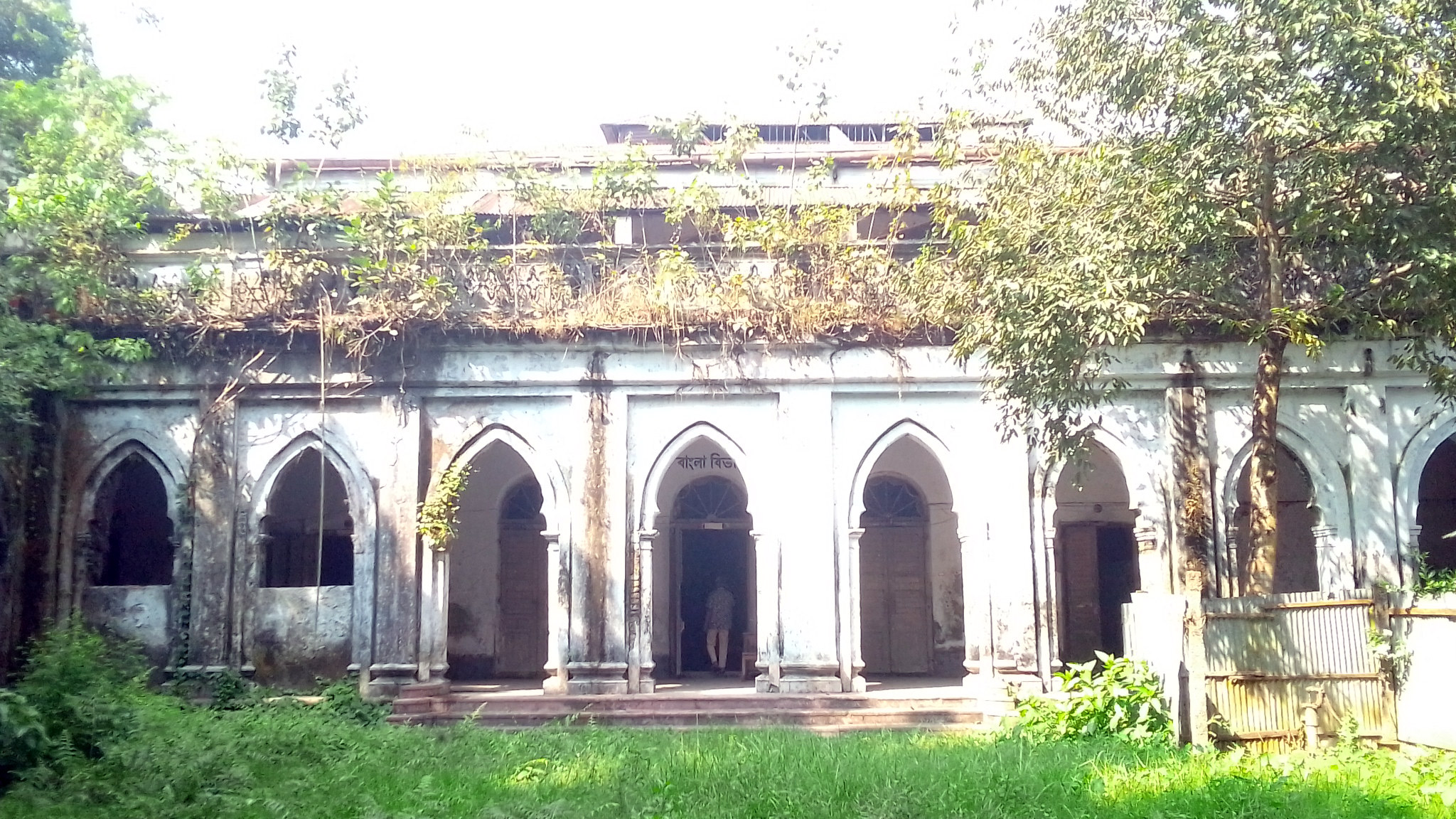 হোস্টেলে আতঙ্কে বসবাস