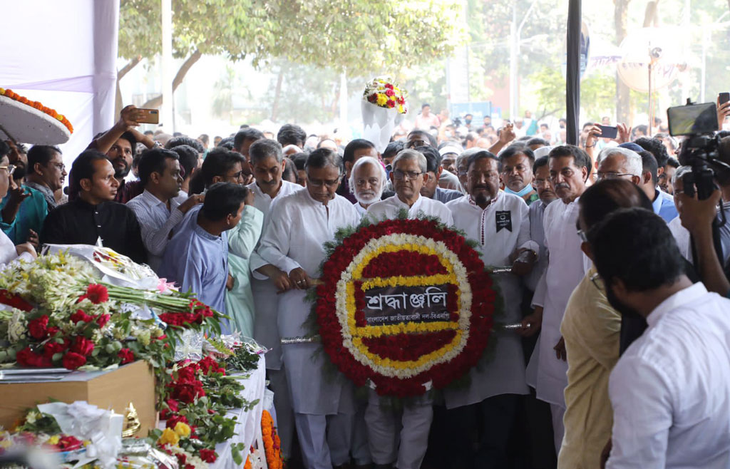 ডা. জাফরুল্লাহ চৌধুরীর প্রতি শ্রদ্ধা নিবেদন করতে শহীদ মিনারে মির্জা ফখরুল ইসলাম আলমগীরের নেতৃত্বে বিএনপি।