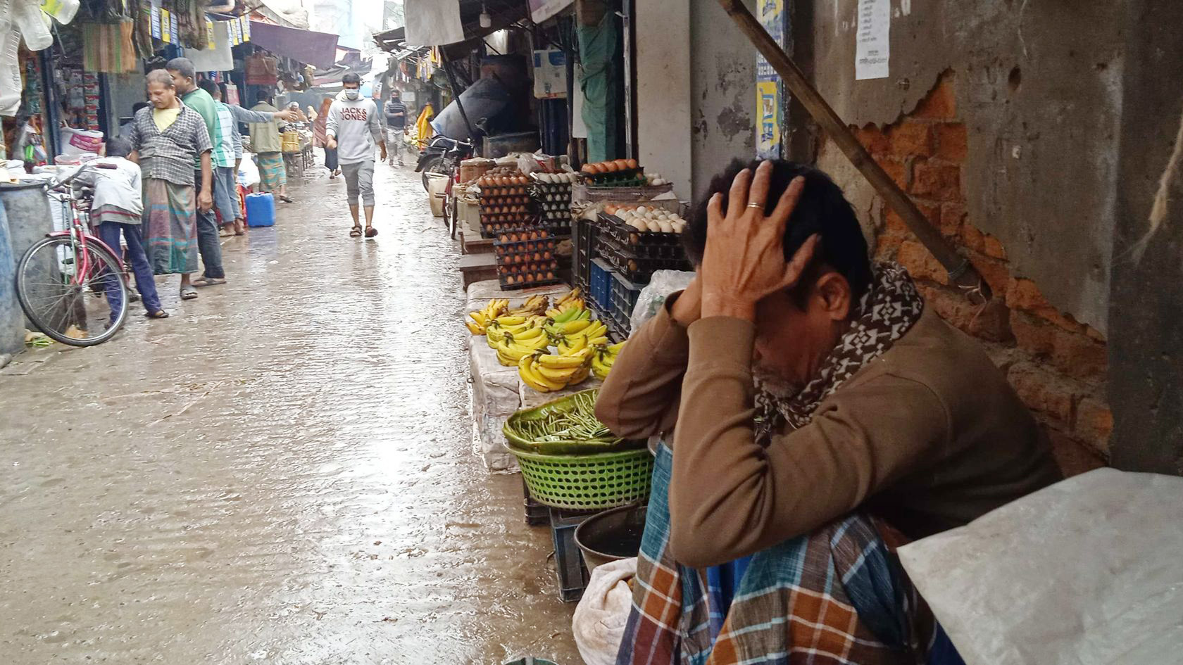 শরীরে আগুন লাগিয়ে নারীর আত্মহত্যার চেষ্টা
