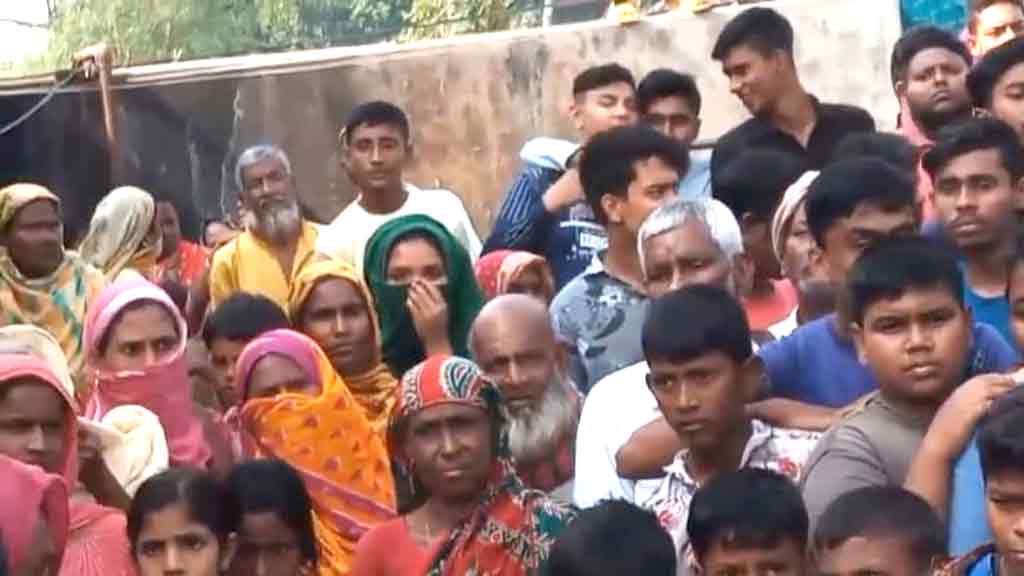 নওগাঁয় ঘরে পড়ে ছিল নারীর গলাকাটা লাশ, স্বামী উধাও