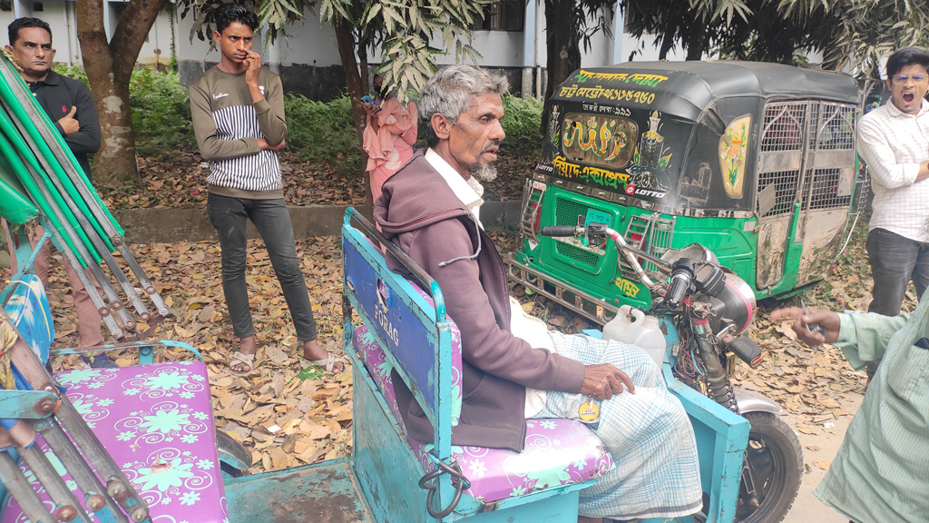 চবিতে ভর্তি পরীক্ষাকে ঘিরে ২০ টাকার ভাড়া ১৫০ টাকা, নেই প্রশাসনের নজরদারি 