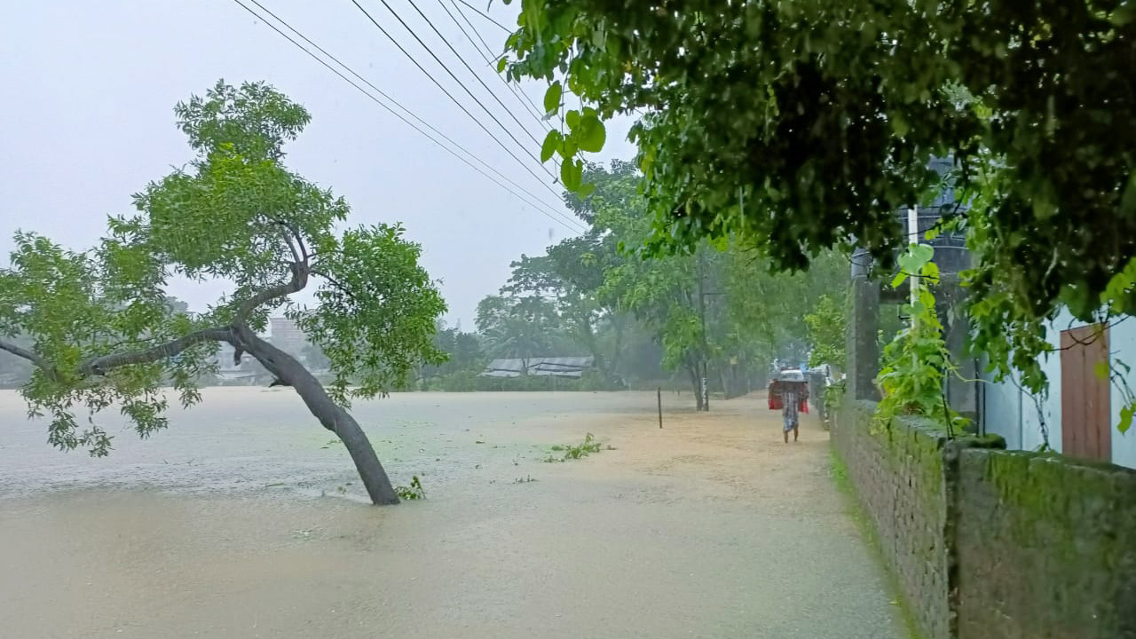 সিলেটে বন্যা পরিস্থিতির আরও অবনতি, নগরীর প্রাণকেন্দ্রেও পানি