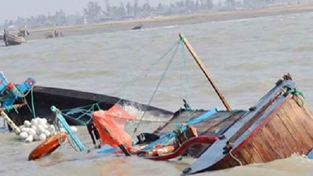 ভোলার মেঘনায় ট্রলারডুবি, বাবা-ছেলে নিখোঁজ