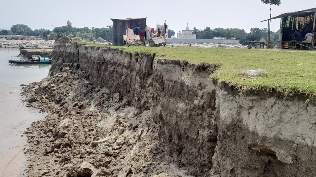 থমকে আছে নৌবন্দরের কাজ