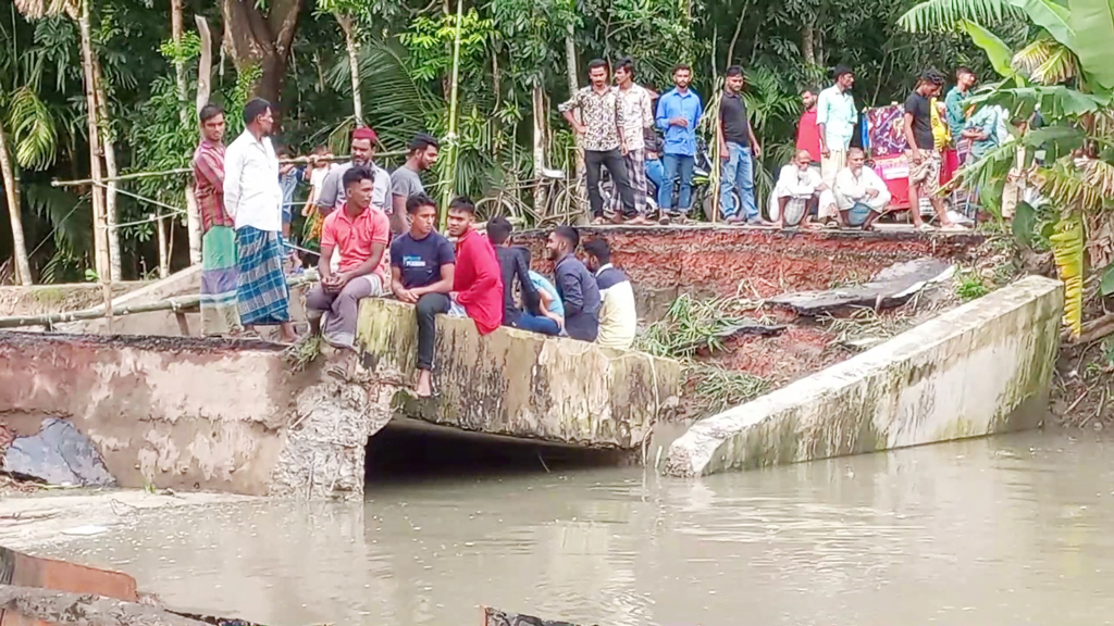 লক্ষ্মীপুরে বন্যায় ক্ষতি ১৫০০ কোটি টাকা, ৩ লাখ মানুষ পানিবন্দী