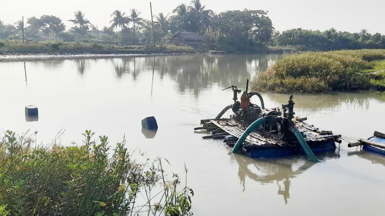 রামপালে নির্বিচার বালু উত্তোলন, প্রশাসন নির্বিকার