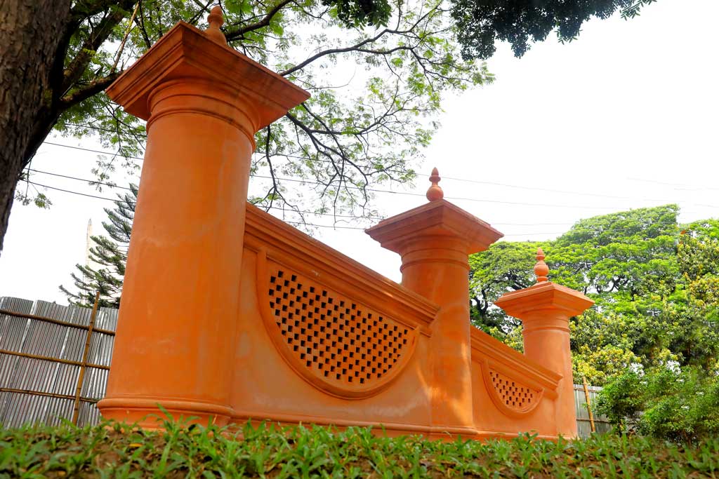 দীর্ঘ অপেক্ষার পর জরাজীর্ণ স্থাপনাটি অবশেষে স্বরূপে ফিরেছে।