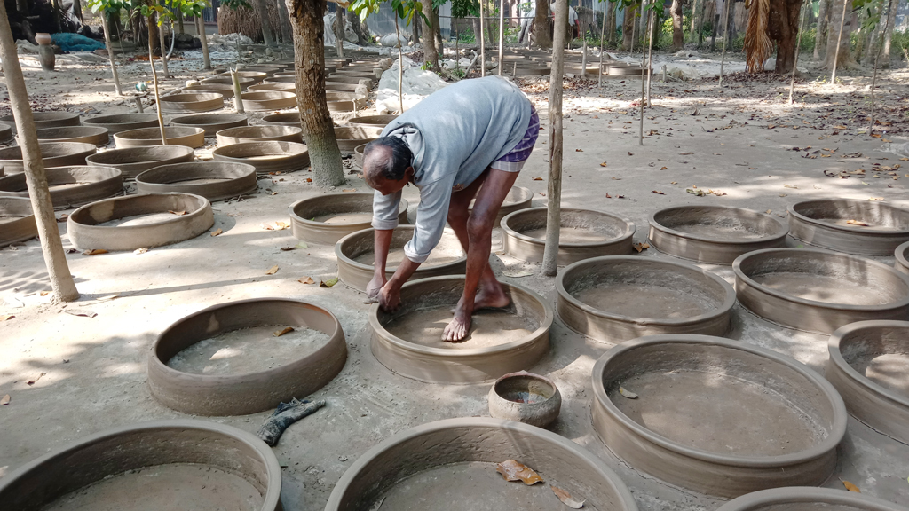 ‘ঐতিহ্যে সংসার চলে না’