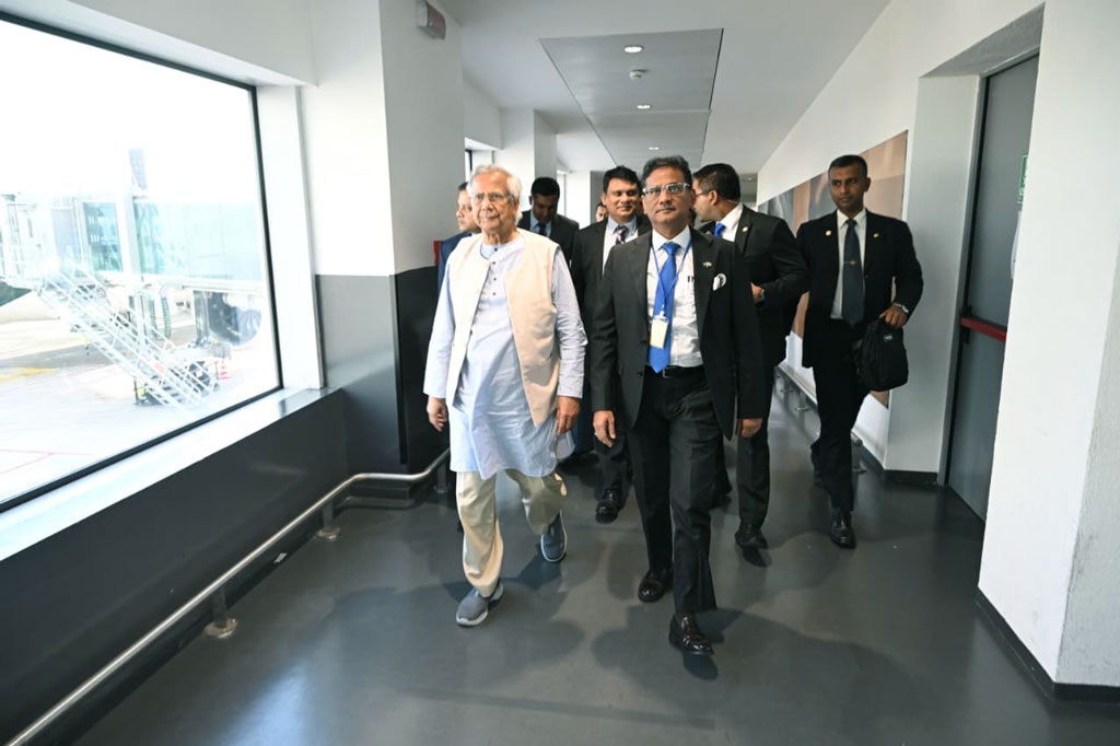 রোমে পৌঁছেছেন প্রধান উপদেষ্টা