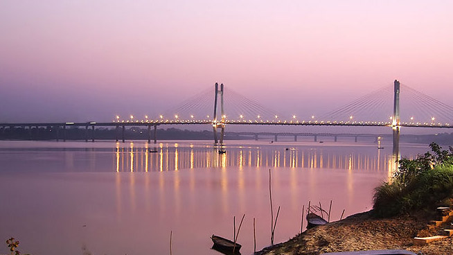 আত্মহত্যা করতে গিয়ে প্রেমিকা নদীতে লাফ দিলেও, লাফ দেননি প্রেমিক