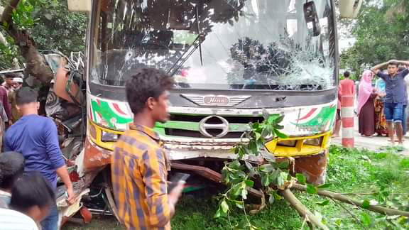 গৌরীপুরে সড়ক দুর্ঘটনায় নিহত ২, আহত ৫