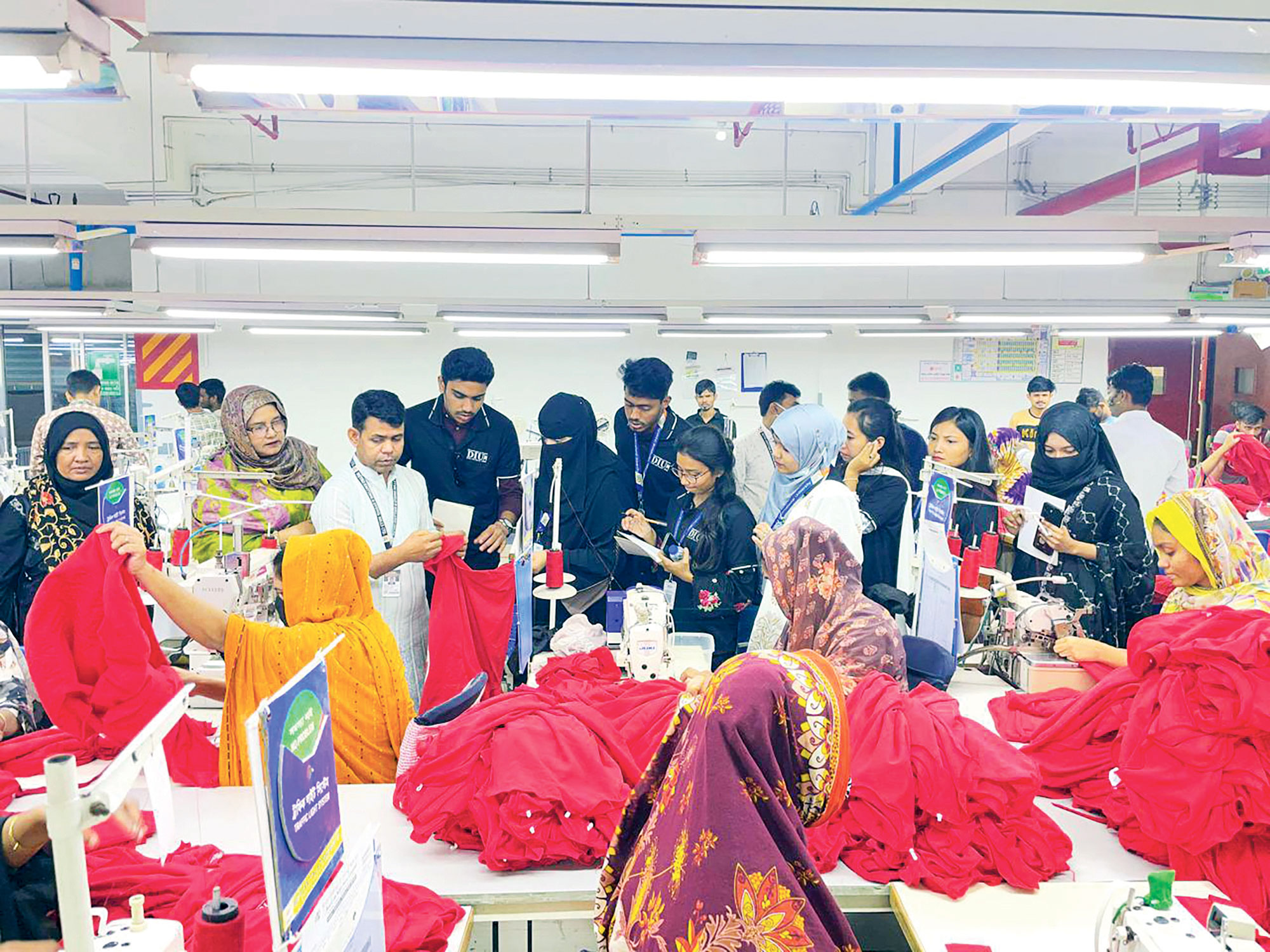 ডিআইইউর শিক্ষার্থীদের বাস্তবমুখী শিক্ষা অর্জন