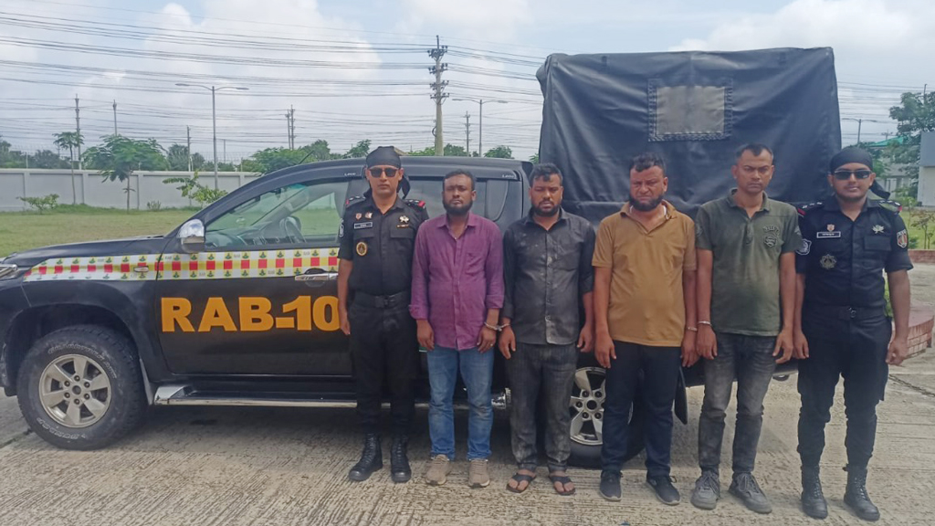 র‍্যাব পরিচয়ে ডাকাতির সময় গ্রেপ্তার ৫