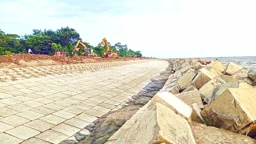চট্টগ্রামের আনোয়ারা: উপকূলে বাঁধ দৃশ্যমান ঝড়ে ক্ষতির শঙ্কা দূর