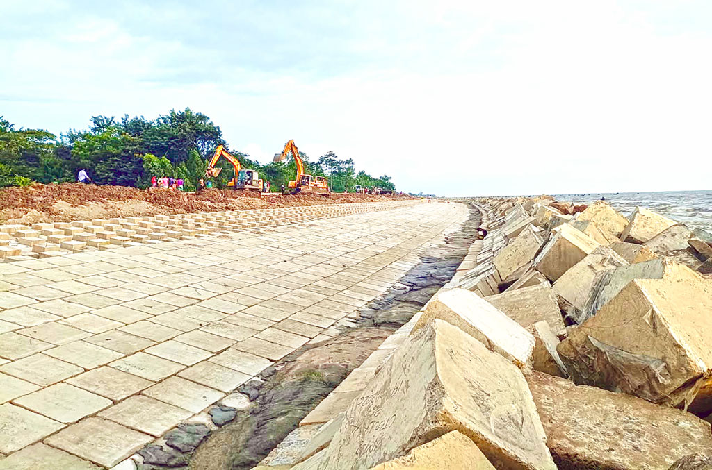 চট্টগ্রামের আনোয়ারায় ৩৫০ কোটি টাকার স্থায়ী বেড়িবাঁধ দৃশ্যমান, রায়পুরে এক কিলোমিটারের কাজ শেষ