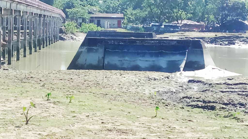 পাউবোর অবহেলায় মাতামুহুরির সেচ সংকট, বিপাকে কৃষকেরা