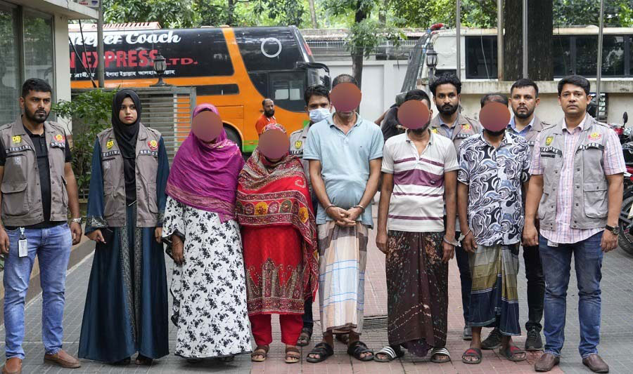হানিট্র্যাপে ব্যবসায়ী-চাকরিজীবীদের ব্ল্যাকমেল, অর্থ আদায়ের অভিযোগে গ্রেপ্তার ৫