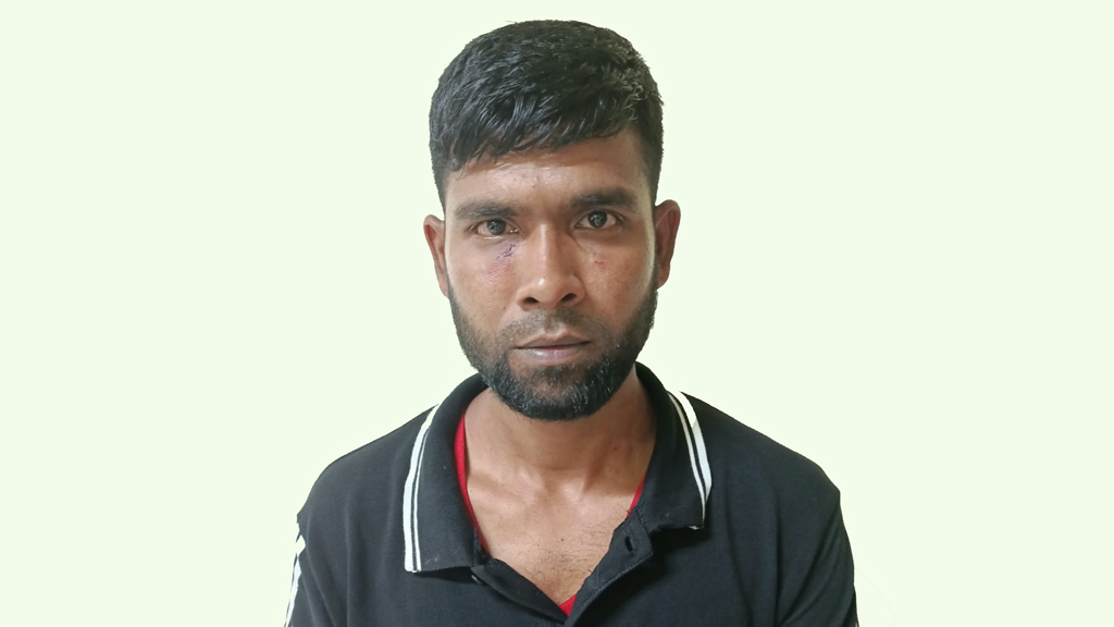 ডিবি পরিচয়ে মোবাইল ও টাকা ছিনতাই, আটক করে পুলিশে দিলেন ভুক্তভোগী