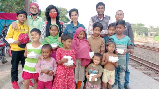 স্বেচ্ছাসেবক দিবস উপলক্ষে   শিশুদের মধ্যে  খাবার বিতরণ