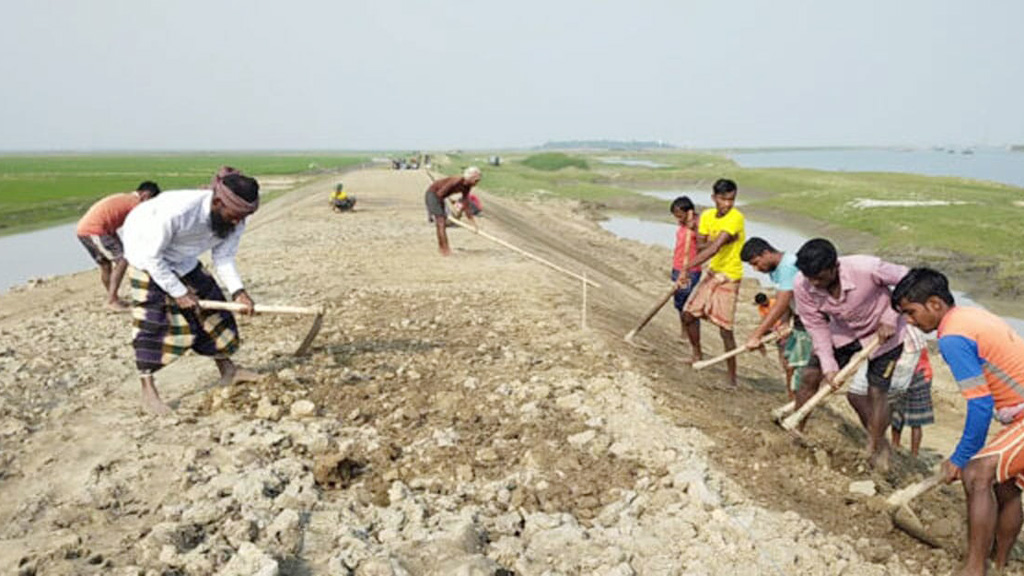 ফসল রক্ষা নিশ্চিত করে সুদের জালে কৃষক