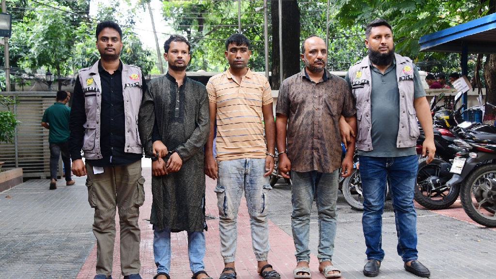 ডিবিকে লক্ষ্য করে গুলি: যশোর থেকে গ্রেপ্তার শীর্ষ সন্ত্রাসী বাপ্পি