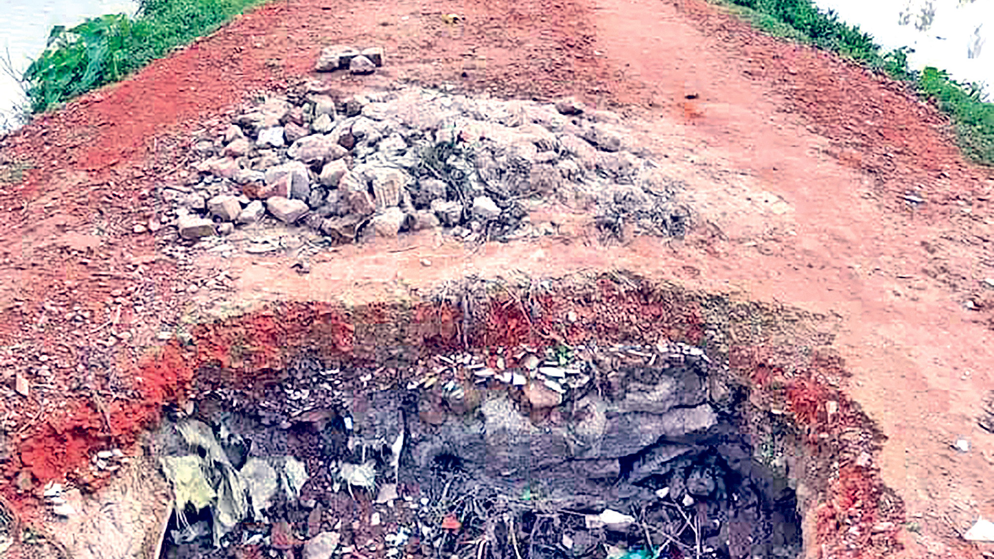 যে রাস্তায় ভোগান্তির শেষ নেই