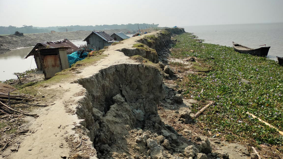 ১৫ বছরেও উপকূলে হয়নি স্থায়ী বেড়িবাঁধ