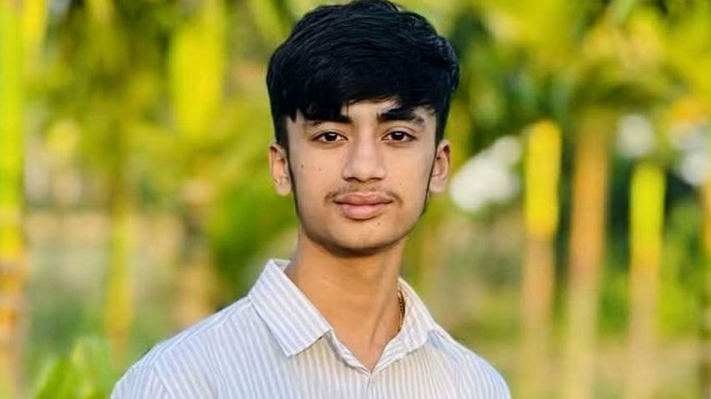 বাসের ধাক্কায় সড়কে প্রাণ গেল মোটরসাইকেল চালকের