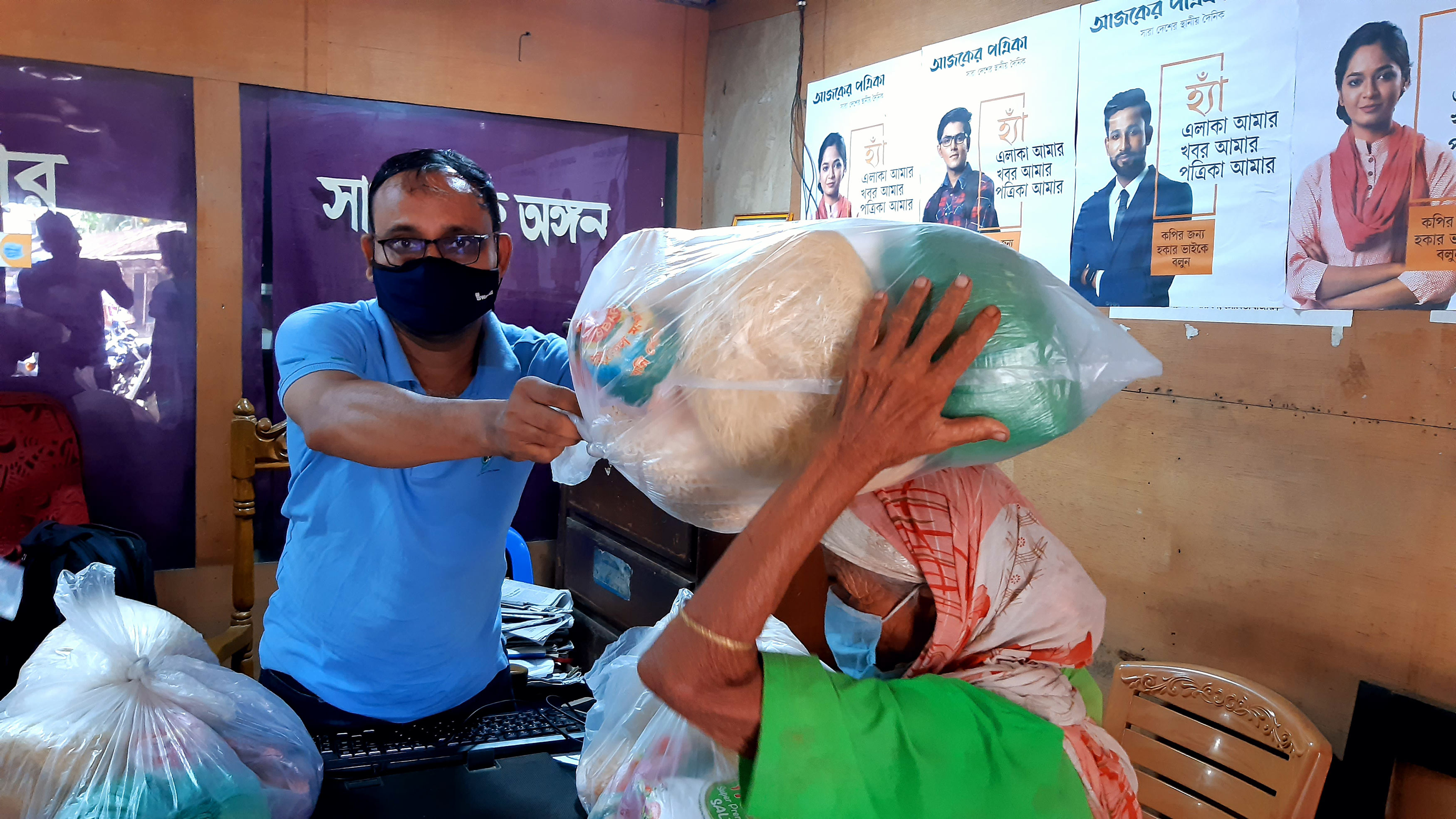শ্রীমঙ্গলে অর্ধশত পরিবারের মাঝে খাদ্য সামগ্রী বিতরণ