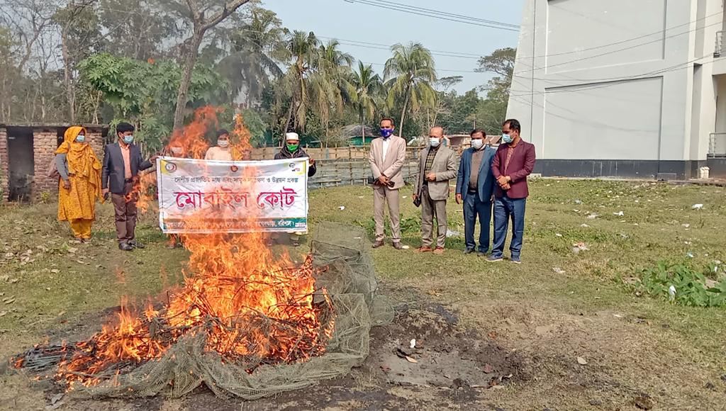 আগৈলঝাড়ায় নিষিদ্ধ ২০ জাল জব্দ