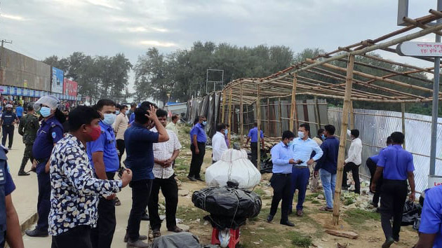 সমুদ্রসৈকতে রাতে দখল, দিনে উচ্ছেদ