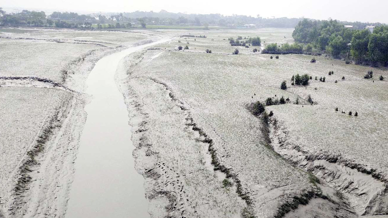 পলি জমে নদী এখন সরু খাল