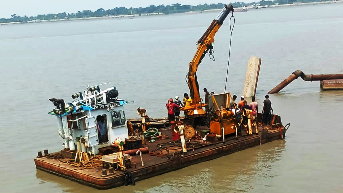 যমুনায় অবৈধভাবে বালু তোলার দায়ে ২ লাখ টাকা অর্থদণ্ড