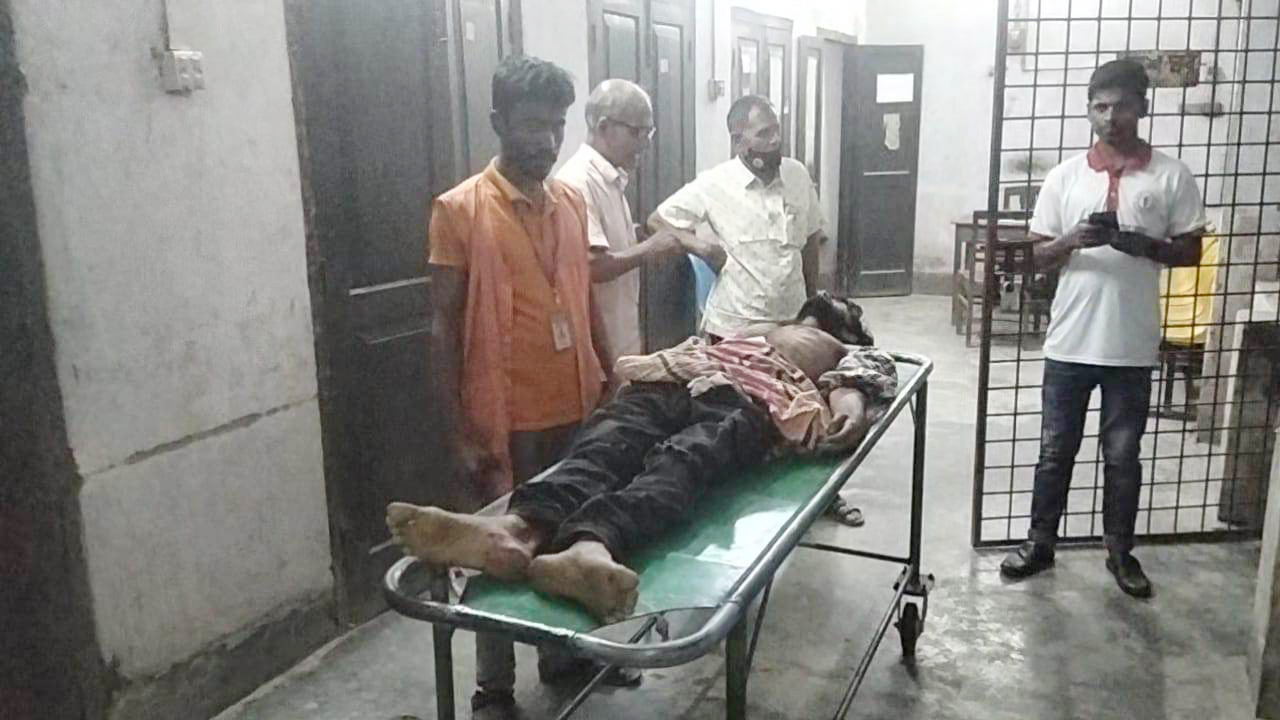 ১০০ টাকার জন্য বন্ধুকে কাচের টুকরা দিয়ে হত্যা