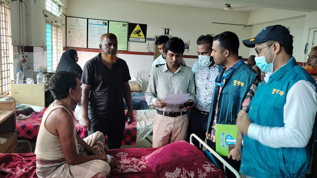 চকরিয়া উপজেলা স্বাস্থ্য কমপ্লেক্সে দুদকের অভিযান, মেয়াদোত্তীর্ণ ওষুধ জব্দ