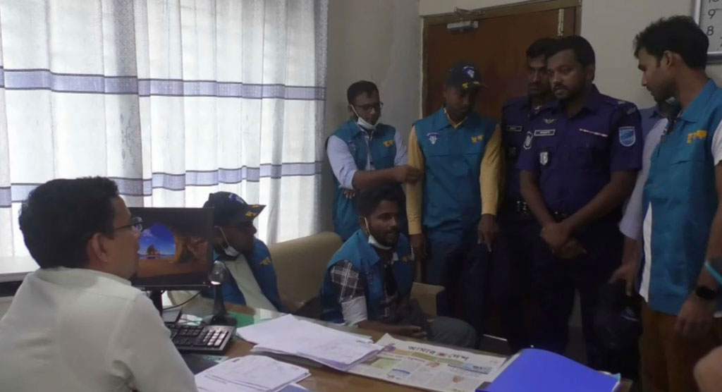 গোপালগঞ্জে আঞ্চলিক পাসপোর্ট অফিসে দুদকের অভিযান