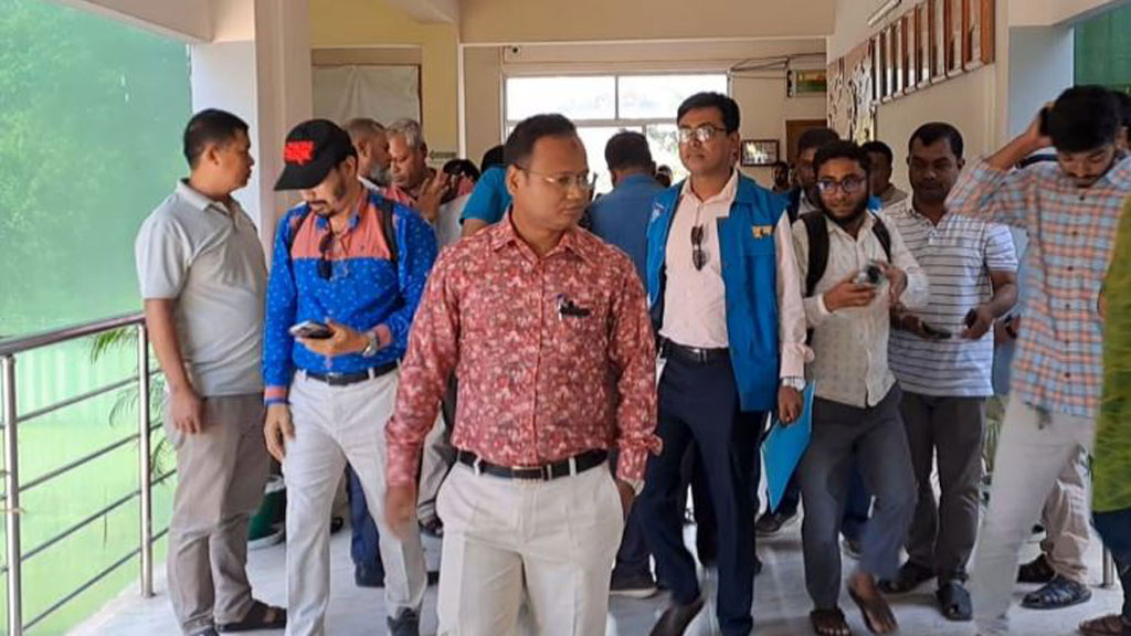 রাঙামাটি জেলা পরিষদে দুদকের অভিযান
