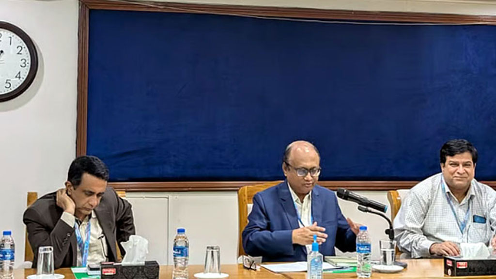 একজন সাংবাদিক হত্যা গণতন্ত্র হত্যার শামিল: দুদক চেয়ারম্যান