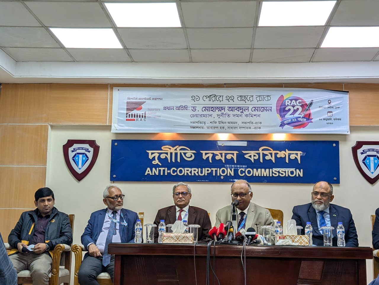 ২০০৮ সালের নির্বাচনে হলফনামা ঠিকমতো যাচাই হলে শেখ হাসিনার প্রার্থিতা বাতিল হতো: দুদক চেয়ারম্যান