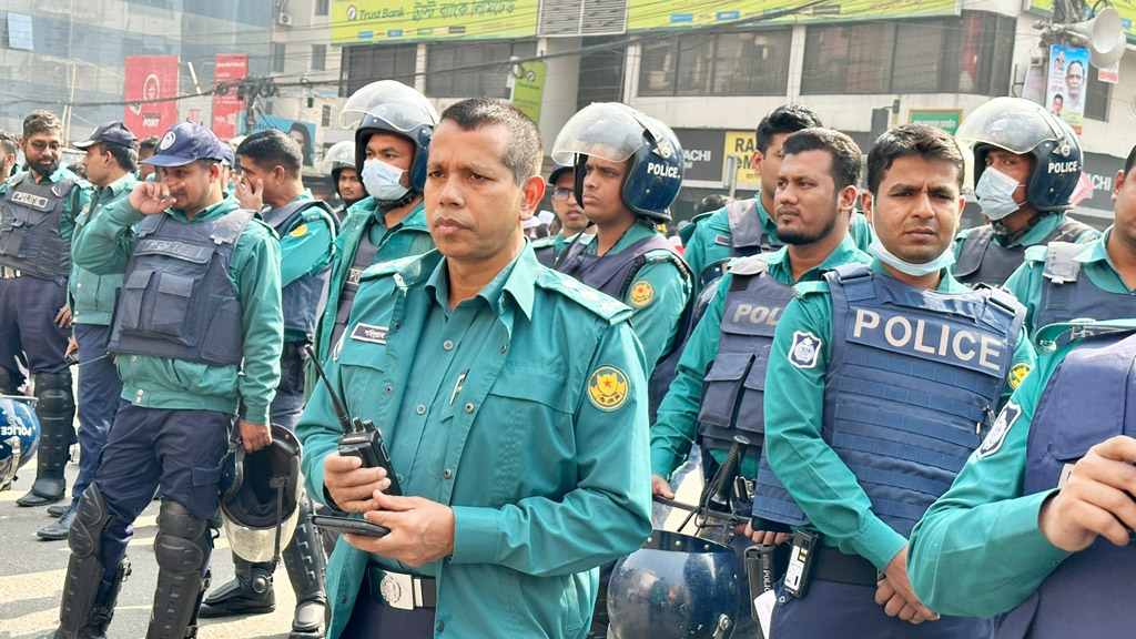 বিএনপির গণ-অবস্থান: নয়াপল্টনে সতর্ক অবস্থানে পুলিশ