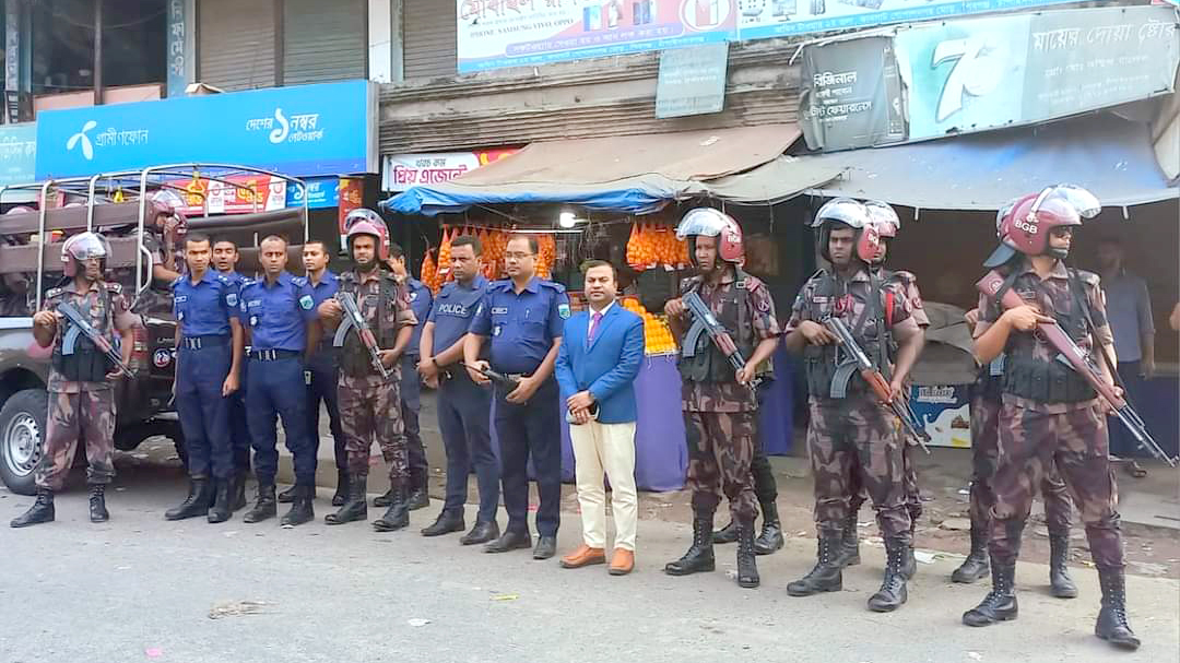 কঠোর নিরাপত্তায় সোনামসজিদ বন্দর ছাড়ল ২৯৬ পণ্যবোঝাই ট্রাক