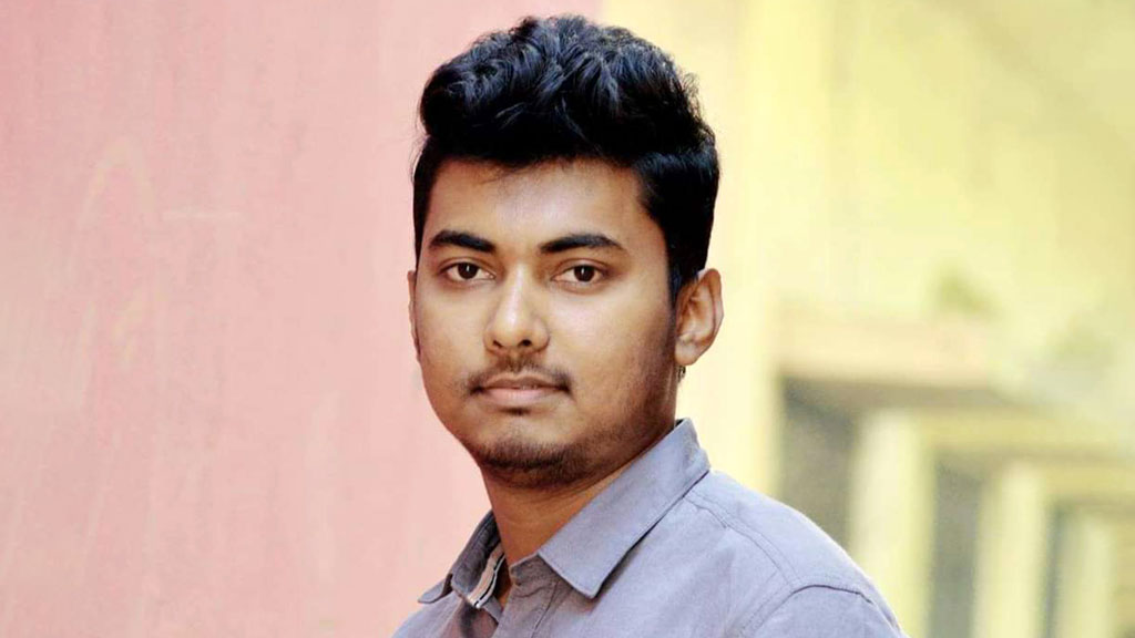 পিস্তল উঁচিয়ে ইউপি চেয়ারম্যানকে ধাওয়া, জনতার হাতে আটক মেয়রের ছেলে