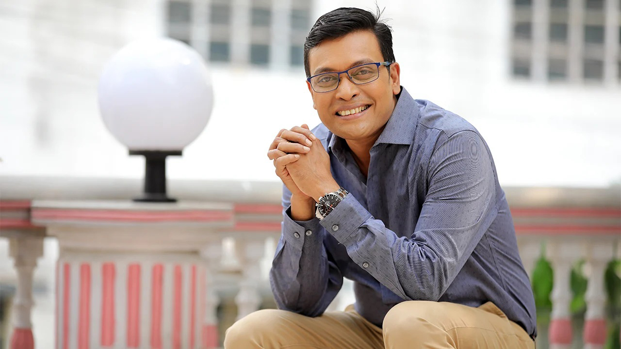 সিনেমা বানাচ্ছেন মিলন, নাম ‘লাল বাকসো’