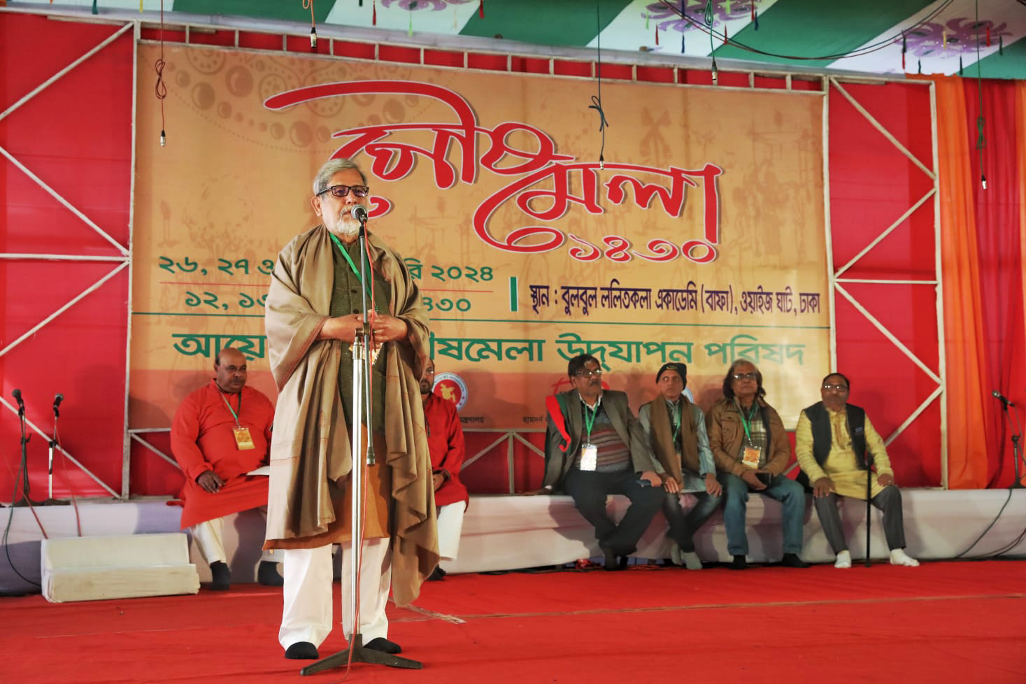 তিন দিনব্যাপী পৌষমেলায় উদ্বোধনী বক্তব্য রাখেন সাংস্কৃতিক ব্যক্তিত্ব ও সংসদ সদস্য আসাদুজ্জামান নূর।