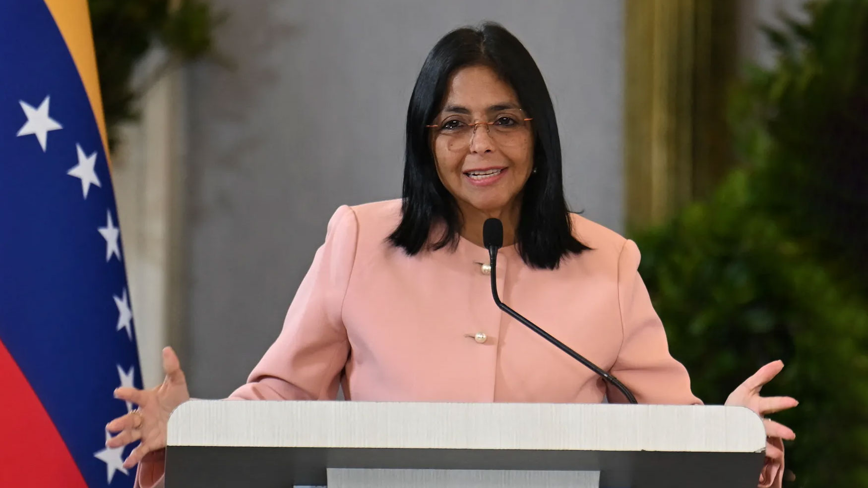 ভেনেজুয়েলার প্রেসিডেন্ট হিসেবে শপথ নিয়েছেন মাদুরোর ভাইস প্রেসিডেন্ট দেলসি, দাবি ট্রাম্পের