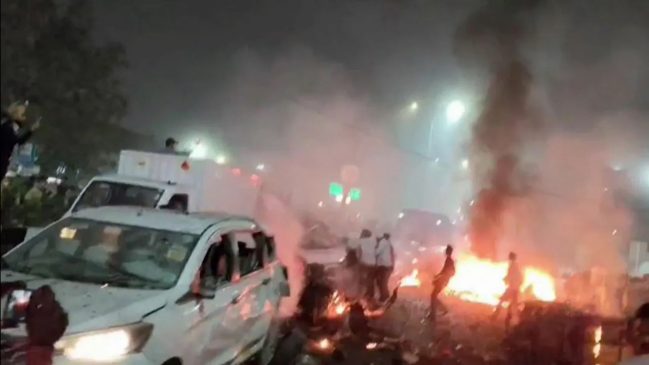 দিল্লি বিস্ফোরণের কয়েক ঘণ্টা আগে কাশ্মীরে ৩ টন বিস্ফোরক উদ্ধার, কিসের ইঙ্গিত